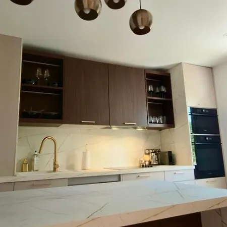 Apartmán With Terrace And Private Parking